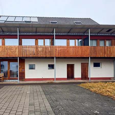 Apartamento Seeglueck Seediamant - Moderne Maisonette-wohnung Mit Balkon Und Parkplatz In Seenaehe In Konstanz-dingels-dorf Constanza